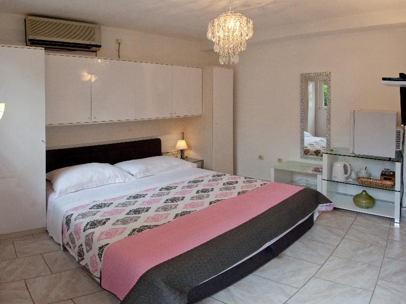 Apartment Alma Split Eksteriør billede